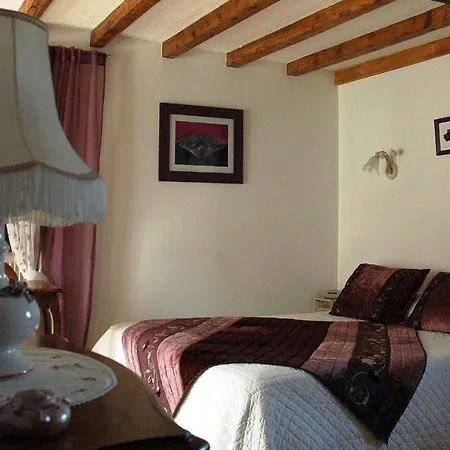 D'hotes La Hulotte 69 Bed & Breakfast