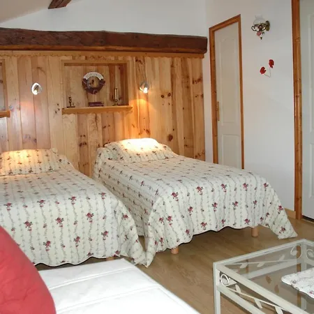 D'hotes La Hulotte 69 *